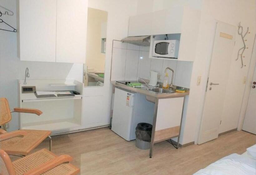 اتاق لوکس, Aparthotel B & L