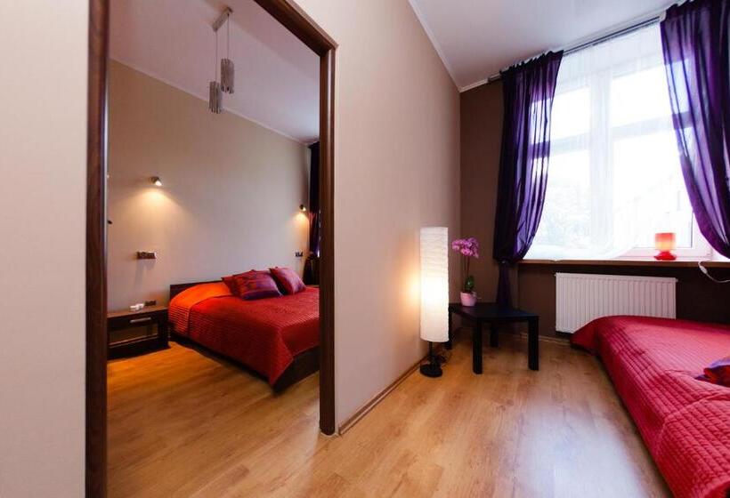 اتاق استاندارد سه نفره, Bedrooms Piotrkowska 64