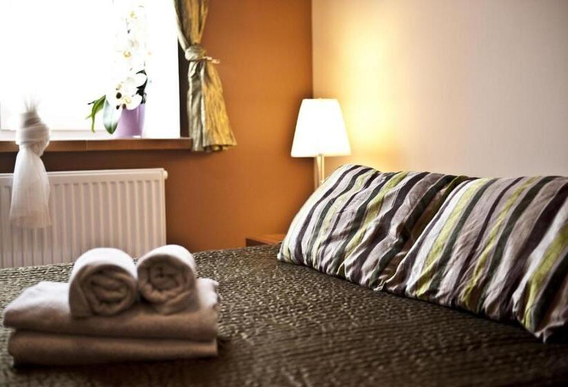 اتاق استاندارد سه نفره, Bedrooms Piotrkowska 64