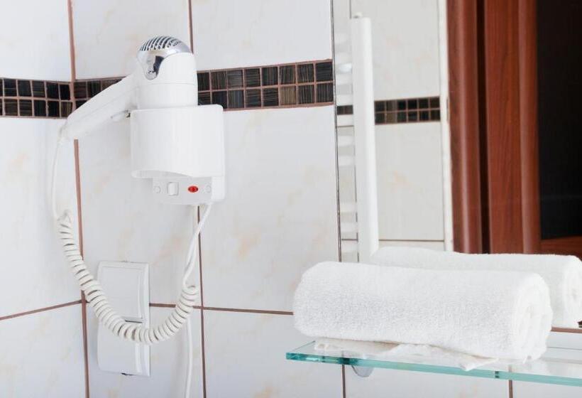 اتاق استاندارد سه نفره, Bedrooms Piotrkowska 64