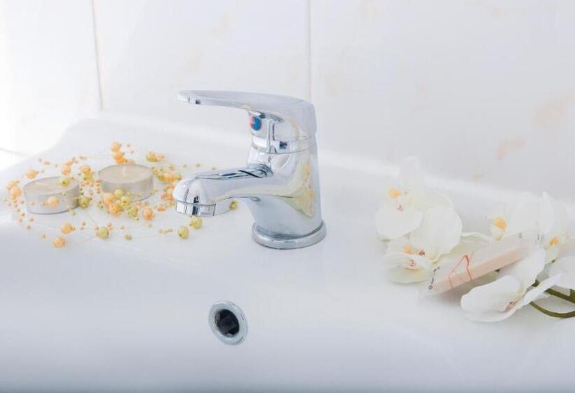 اتاق استاندارد سه نفره, Bedrooms Piotrkowska 64