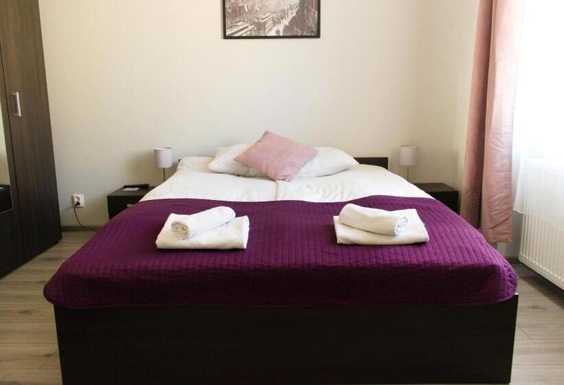 اتاق استاندارد سه نفره, Bedrooms Piotrkowska 64