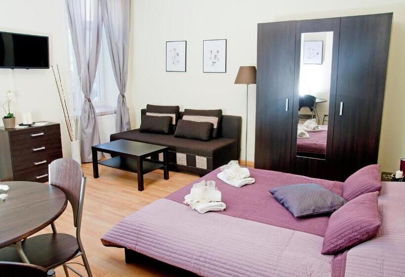 اتاق کلاسیک خانوادگی, Bedrooms Piotrkowska 64