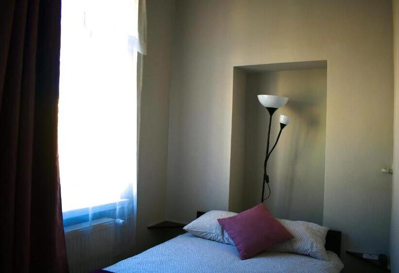 اتاق استاندارد سه نفره, Bedrooms Piotrkowska 64