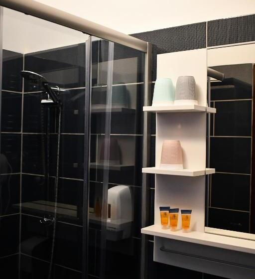 اتاق استاندارد سه نفره, Bedrooms Piotrkowska 64