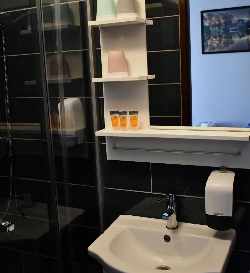 اتاق استاندارد سه نفره, Bedrooms Piotrkowska 64