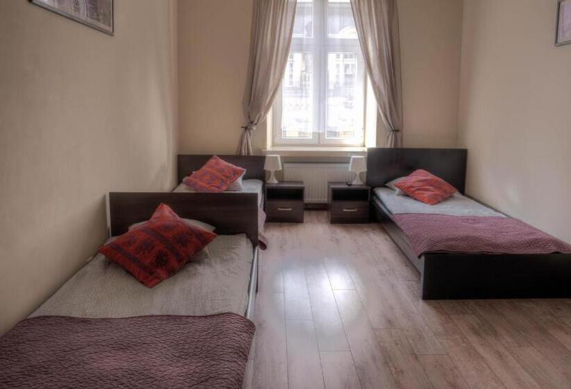 اتاق استاندارد سه نفره, Bedrooms Piotrkowska 64