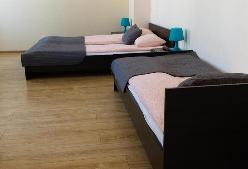 اتاق کلاسیک خانوادگی, Bedrooms Piotrkowska 64