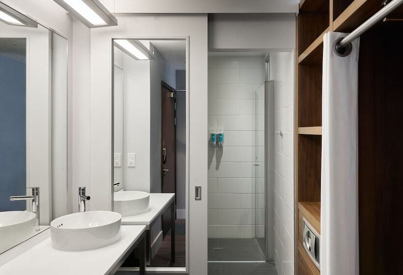 Номер Стандарт, Aloft Liverpool