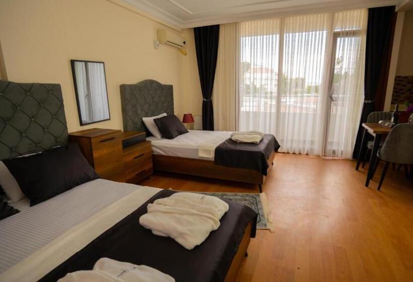 اتاق استاندارد چهار تخته با چشم‌انداز دریا, Cihangir By Aydin Suite