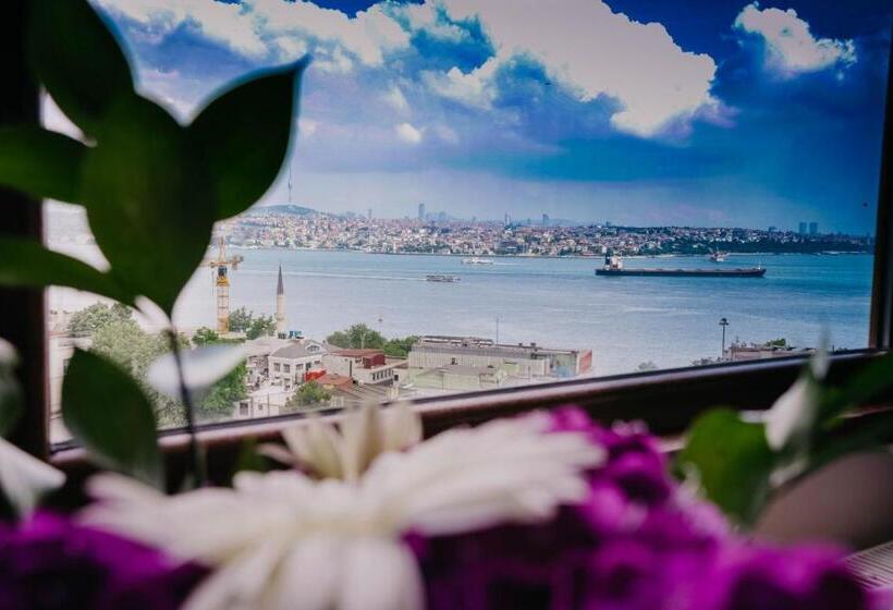 اتاق لوکس با بالکن و چشم‌انداز دریا, Cihangir By Aydin Suite