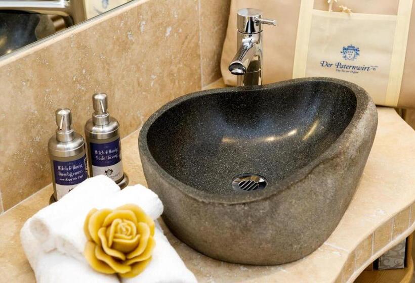 דירת חדר, Der Paternwirt