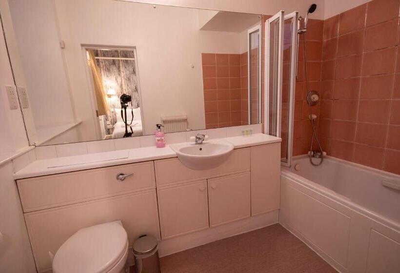 غرفة كومفورت ثلاثية, Douglas Arms