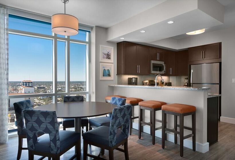 3 Bedroom Suite, Hilton Grand Vacations Club Ocean 22 Myrtle Beach