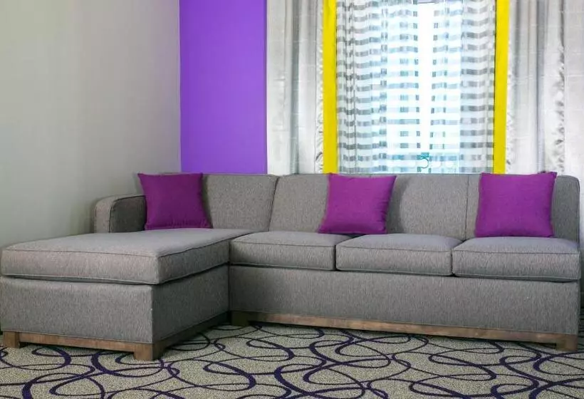 スイート, Holiday Inn Express & Suites Garland E   Lake Hubbard I30, An Ihg