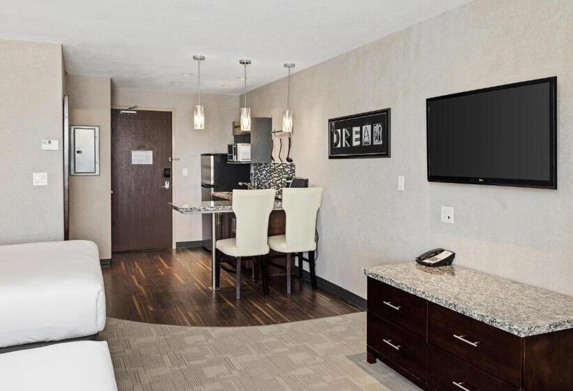 Люкс, Home Inn & Suites  Swift Current