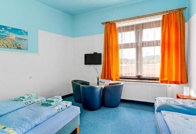 标准三人间, Obecní Dům