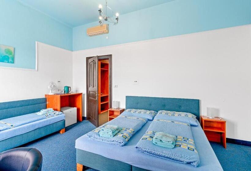 Quarto Triplo Estandar, Obecní Dům