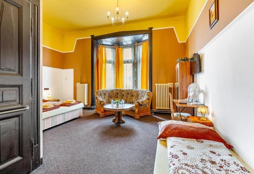 Háromágyas Standard Szoba, Obecní Dům