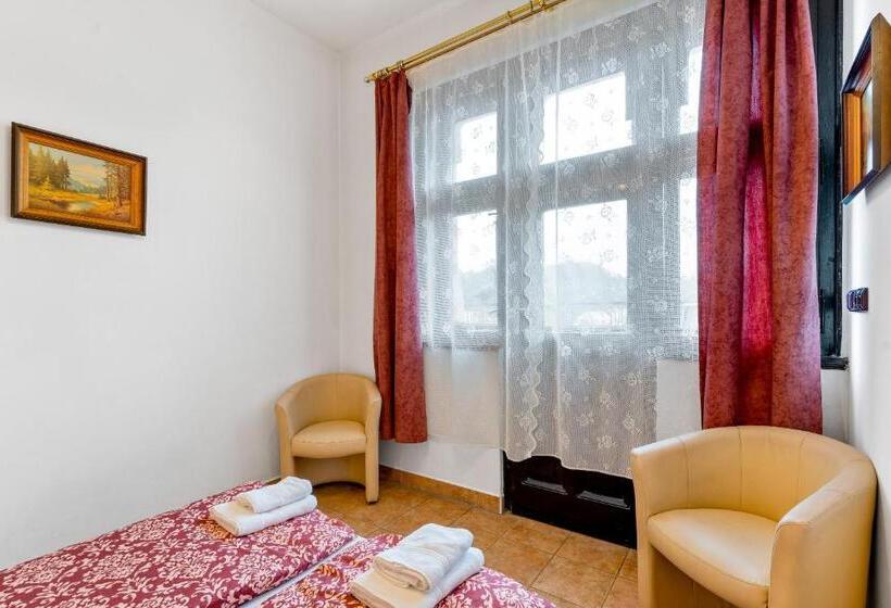 Люкс 2 Спальни, Obecní Dům