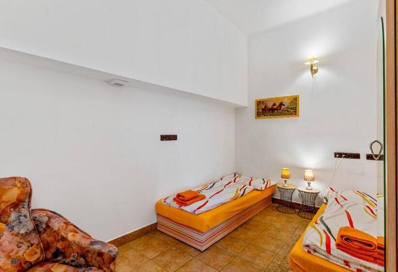 Люкс 2 Спальни, Obecní Dům