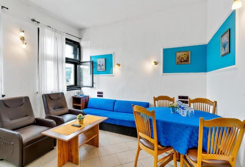 Люкс 2 Спальни, Obecní Dům