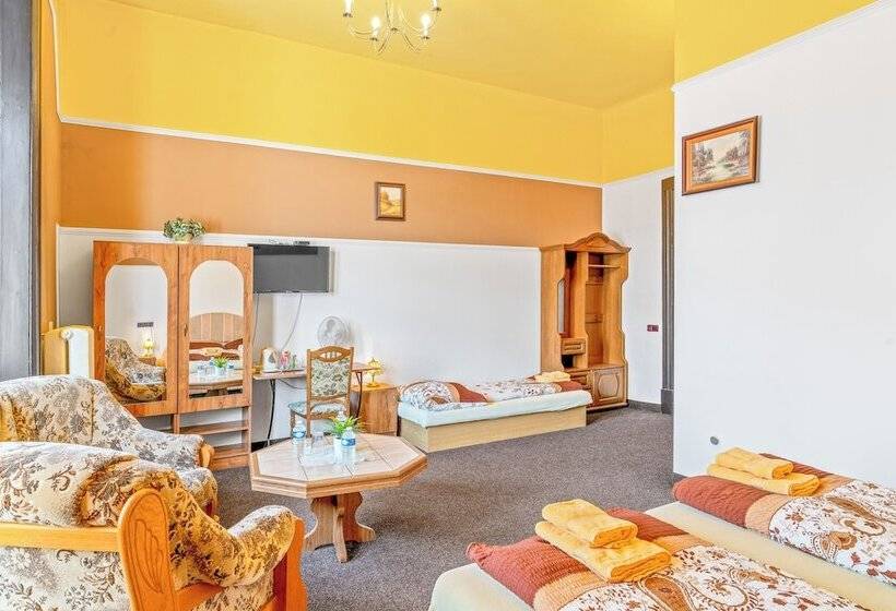 Quarto Triplo Estandar, Obecní Dům