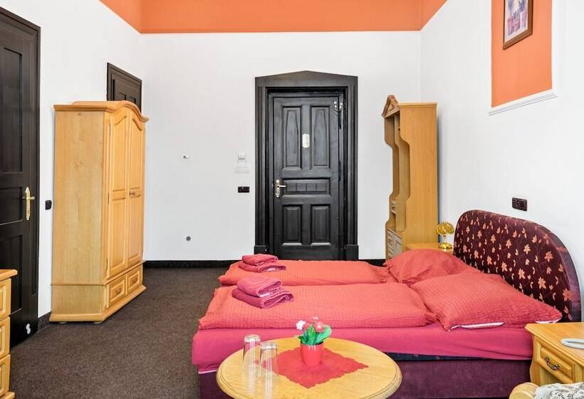 Четырехместный Номер Стандарт, Obecní Dům