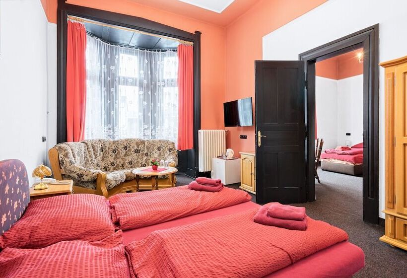 Quarto Quádruplo Estandar, Obecní Dům
