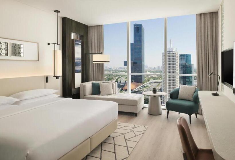 带观景和大床的豪华房间, Sheraton Grand Hotel, Dubai