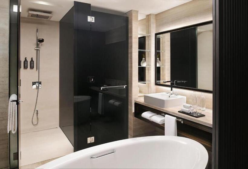 Номер Deluxe Кровать Кинг с Видом, Sheraton Grand Hotel, Dubai