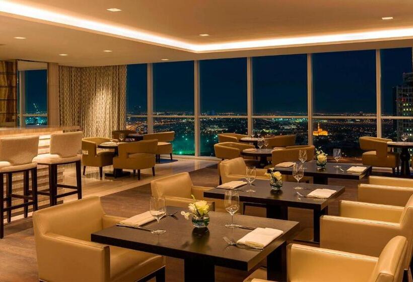 带大床的俱乐部房间, Sheraton Grand Hotel, Dubai