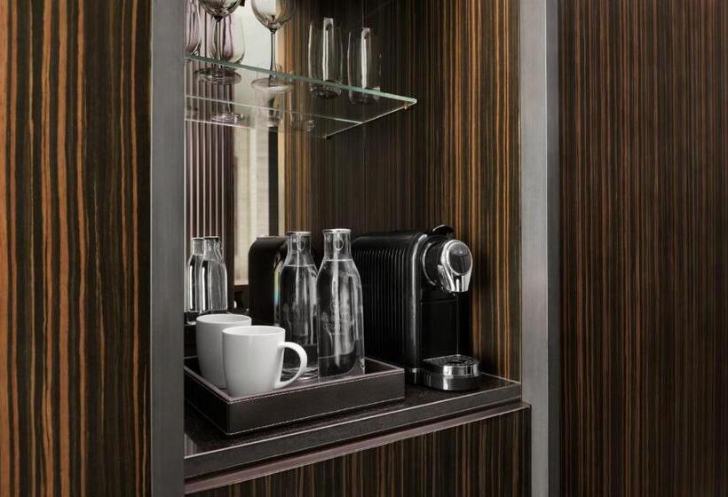 Номер Клуб Кровать Кинг, Sheraton Grand Hotel, Dubai