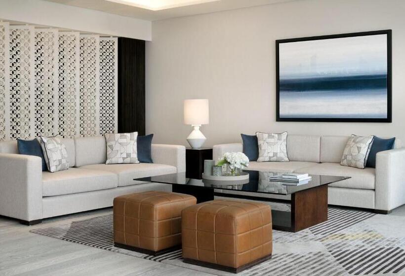 带双人大床的行政管理套房, Sheraton Grand Hotel, Dubai