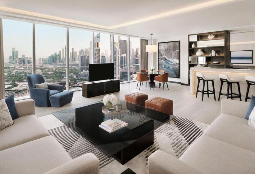 带双人大床的行政管理套房, Sheraton Grand Hotel, Dubai