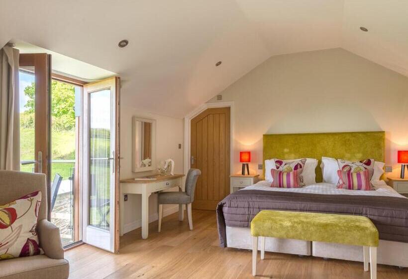 غرفة ديلوكس, The Horn Of Plenty