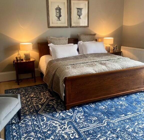 スーペリアールーム, The Horn Of Plenty