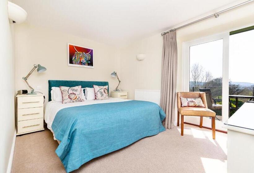 ベーシックルーム, The Horn Of Plenty