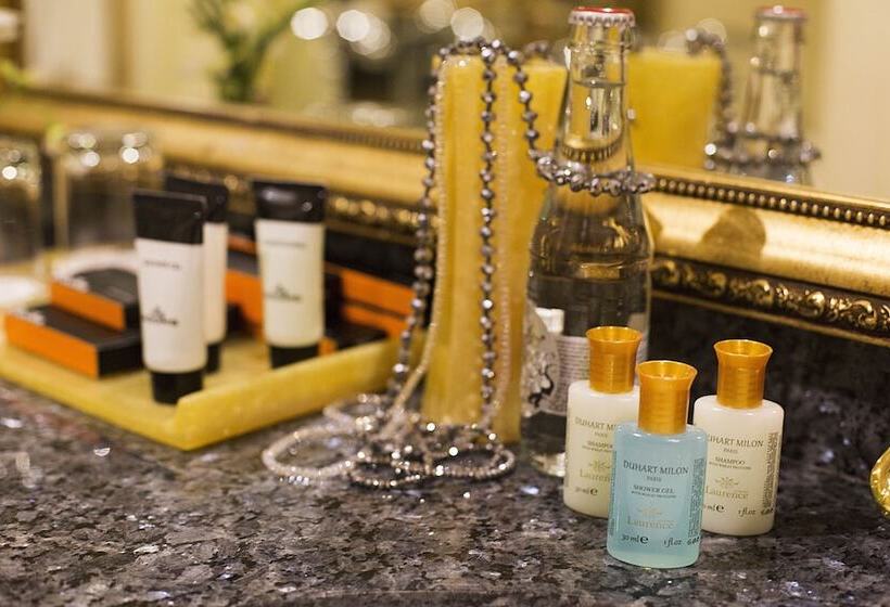 اتاق کلاس بیزنس, The Rooms Boutique