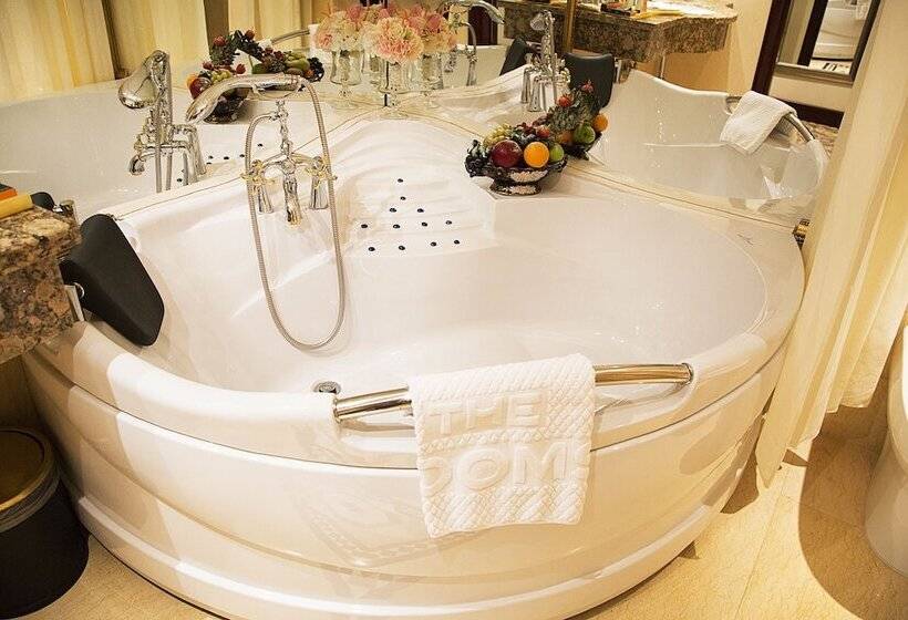 Номер Deluxe, The Rooms Boutique