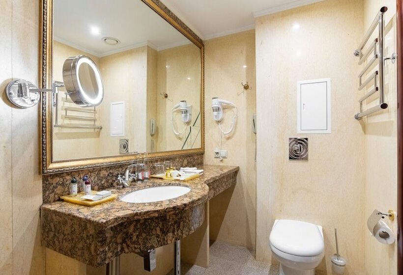 اتاق لوکس با بالکن, The Rooms Boutique