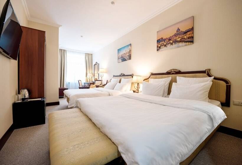 اتاق خانوادگی, The Rooms Boutique