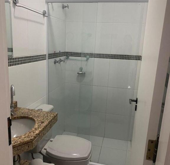 اتاق خانوادگی, Upper