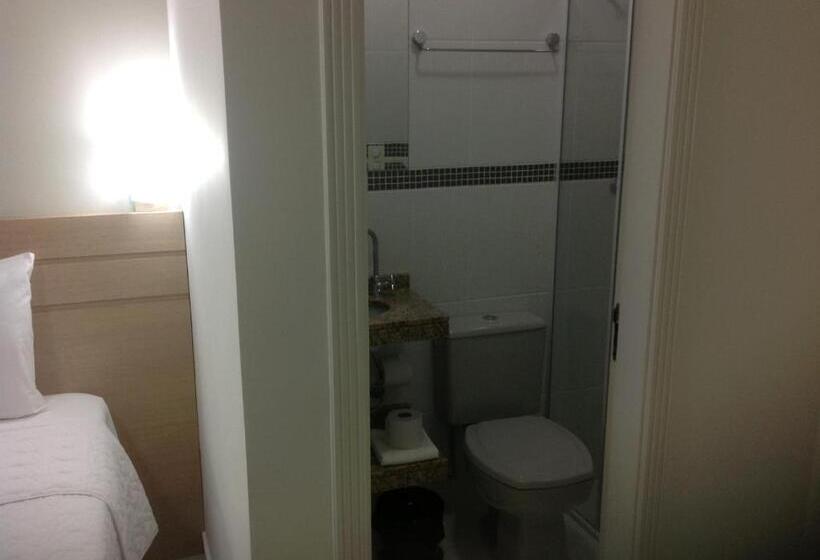 اتاق خانوادگی, Upper