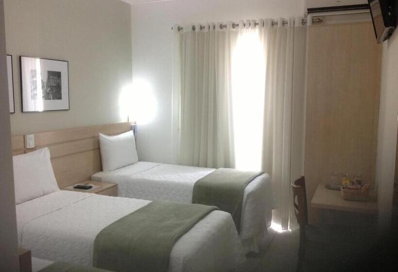 اتاق استاندارد سه نفره, Upper