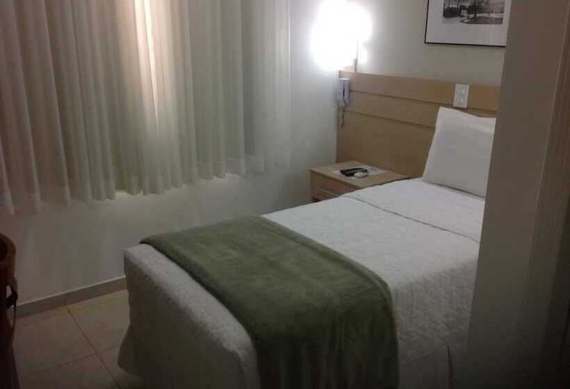 اتاق خانوادگی, Upper