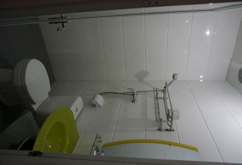 غرفة قياسية, Maxi Inn