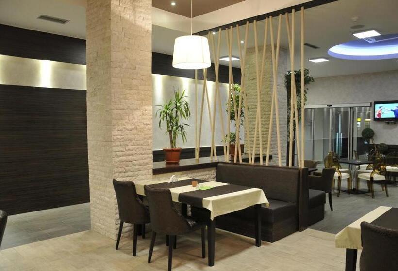 חדר דלוקס לשלושה, Malta