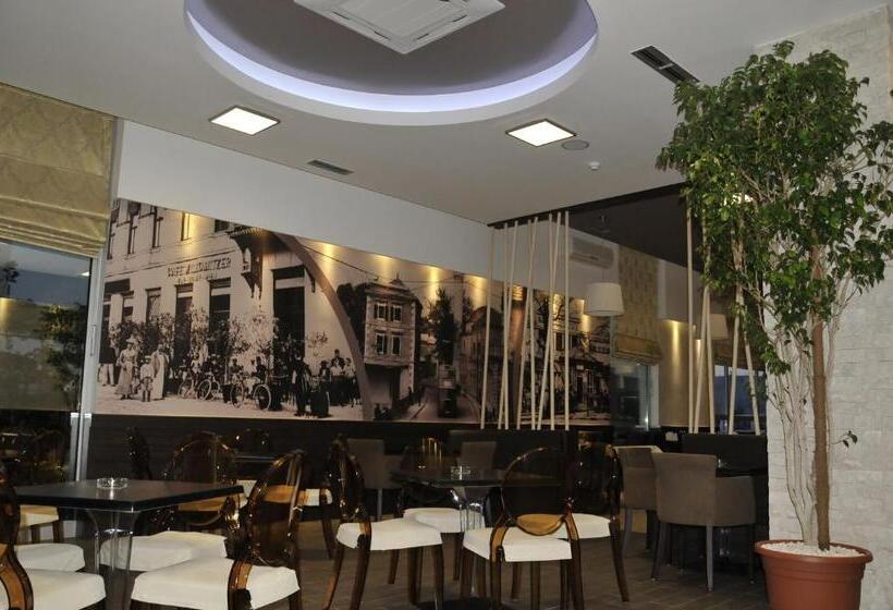 חדר דלוקס לשלושה, Malta