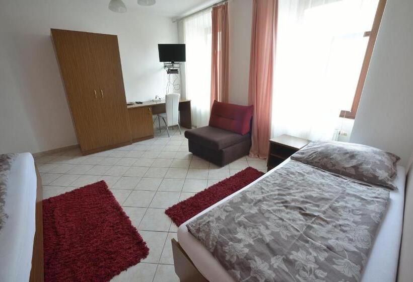 Quarto Quadruple Standard, Penzion Best